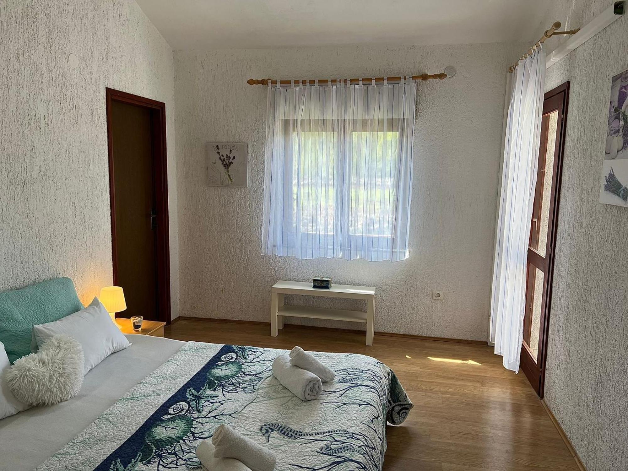 Apartments Dora And Tonka Krk Porat  Eksteriør bilde